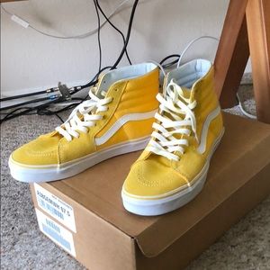 YELLOW SK8-HI VANS SIZE MENS 7.5 (WOMENS 9)